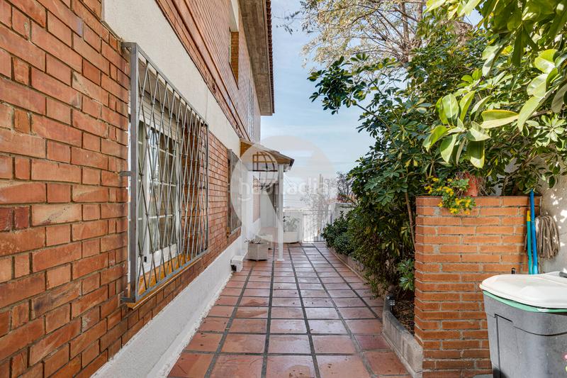 Foto e9f02b0b-eabd-4c1d-bbee-7fd9d1381984. House with heating parking pool in La Miranda Esplugues de Llobregat