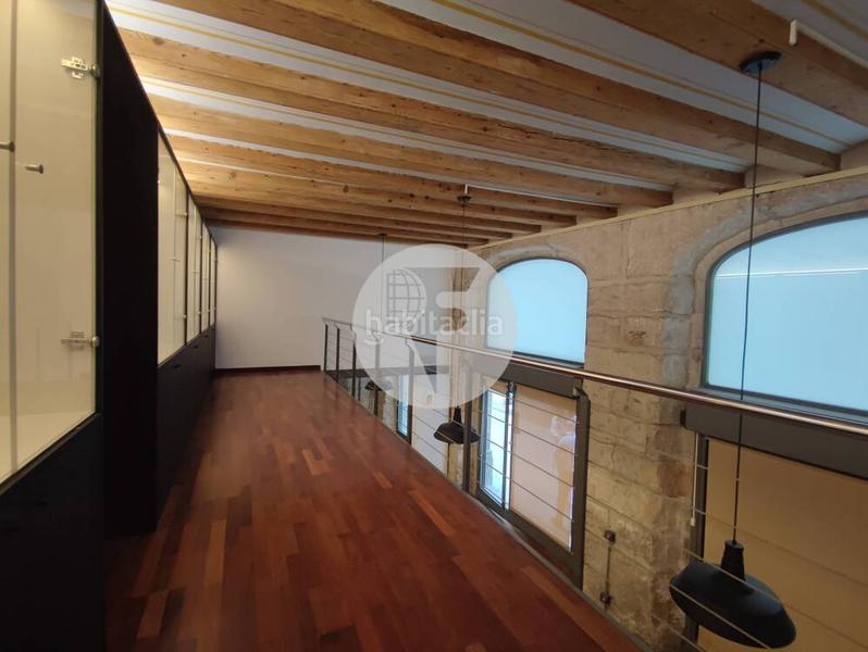 Foto 90273980-9255-4df4-b03f-553a446ead91. Local commercial dans Gòtic Barcelona