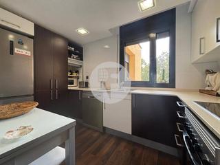 Duplex à Santa Eulàlia de Ronçana. Encantador dúplex rústico con terraza y garaje en el centro de s