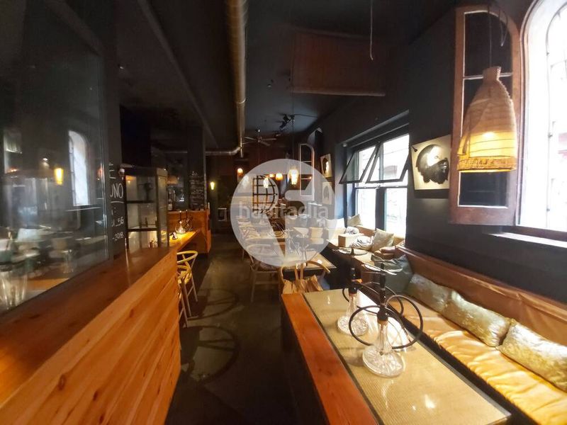 Foto 0a528240-71dd-4af5-ad86-7ca9d5436bf6. Local comercial a Raval Barcelona