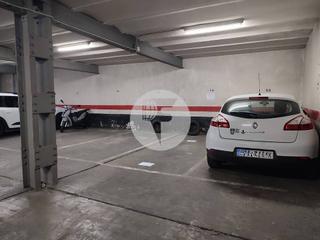 Parking coche en Raval. Plaza de aparcamiento en el centro de barcelona  plaza castella