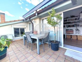 Duplex à Zona Esportiva. Gran ático dúplex con terraza y balcón en zona esportiva a 1 min