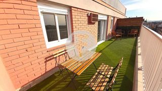 Àtic a Zona Nord. Forcadell presenta este ático reformado de3 habitaciones con gra