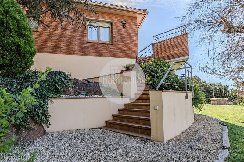 Foto bd3fa0c1-6f74-42e1-8369-71b893c157a7. Casa exclusiva finca con gran parcela y posibilidad de segunda vivienda independiente en Granollers
