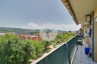 Àtic a Riera Seca. Ático luminoso con balcón y 4 habitaciones en can pantiquet, mol