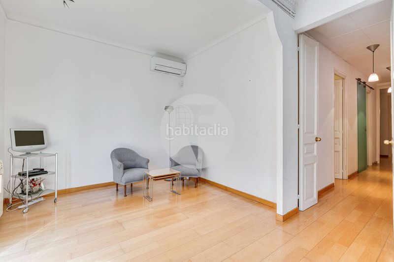 Foto d63d99a4-fbca-4543-9628-6b45f9362bc3. Pis amb calefacció a Dreta de l´Eixample Barcelona