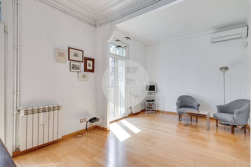 Foto d90d9b59-3d85-4a53-86f8-cd3ed4ee429e. Pis amb calefacció a Dreta de l´Eixample Barcelona