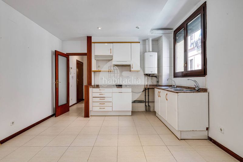 Foto d1a81670-39d2-4867-87d8-010c63e89004. Piso  en venta en calle aurora, en Raval Barcelona