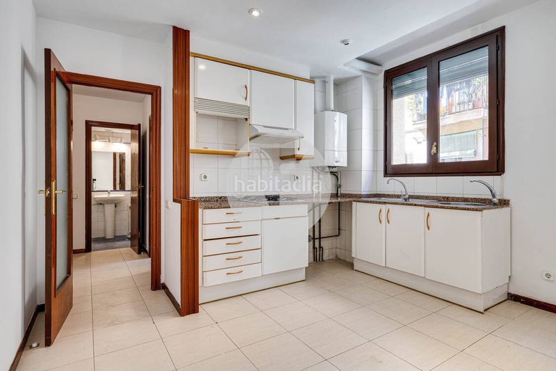 Foto dc8971da-1013-4d2a-8af2-7acdf3613ce0. Piso  en venta en calle aurora, en Raval Barcelona