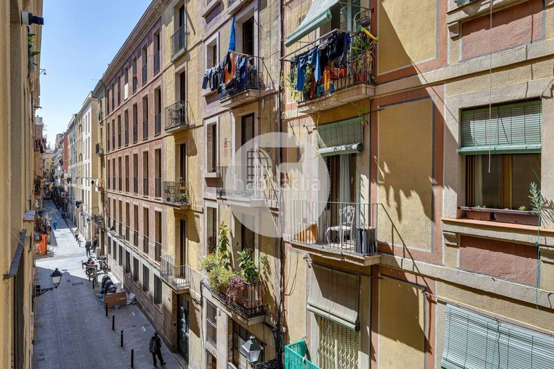 Foto de371fcc-57e3-42f3-8b85-cfeb48237835. Piso  en venta en calle aurora, en Raval Barcelona