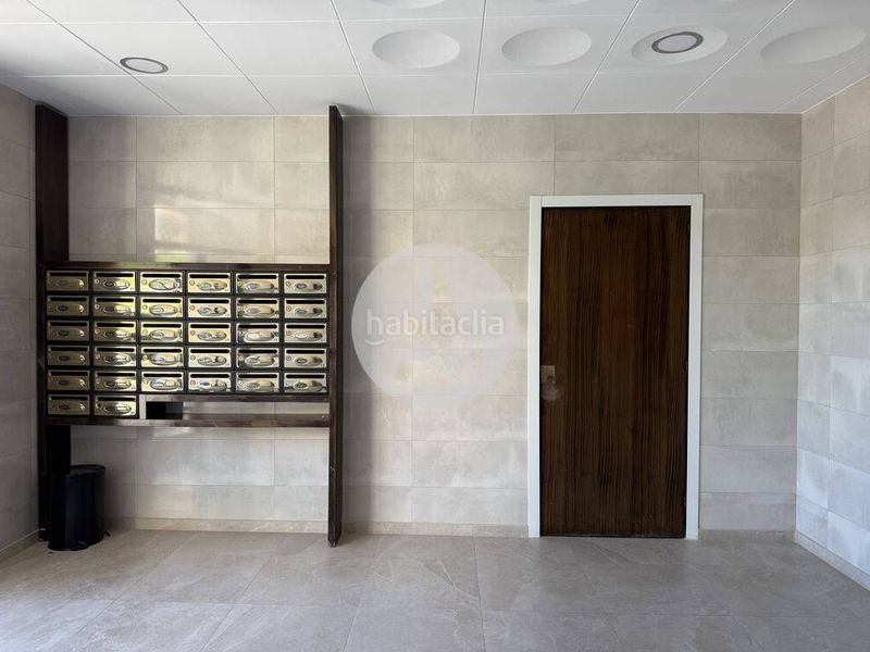 Foto 1e47a624-2dbb-4be8-94d9-8dca6b2a8404. Pis amb calefacció aparcament a Sants Barcelona