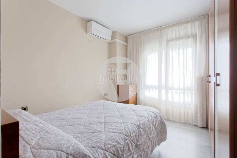 Foto 213eae1a-df2f-4ca2-96c0-7b43fa1f17dd. Pis amb calefacció aparcament a Sants Barcelona