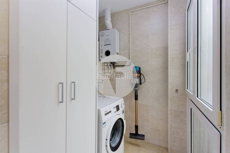 Foto 3218e9f9-8923-4971-b353-cd572fc234de. Pis amb calefacció aparcament a Sants Barcelona