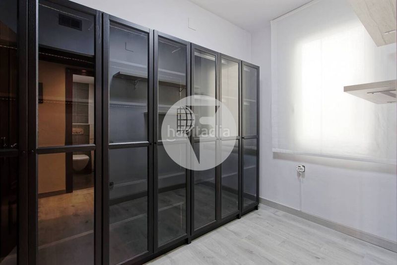 Foto 851738cd-7a58-42d2-8cf6-3274f14cdf73. Pis amb calefacció aparcament a Sants Barcelona