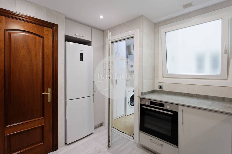 Foto 94612543-935a-4791-8fb3-d28b6c204cf0. Pis amb calefacció aparcament a Sants Barcelona