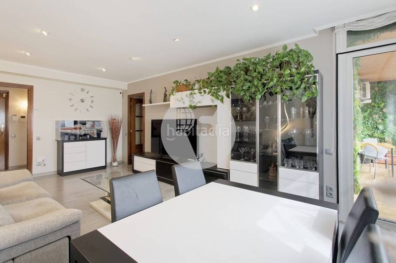 Foto ec009423-2025-4b8b-a2da-0f1f3553a9a9. Pis amb calefacció aparcament a Sants Barcelona