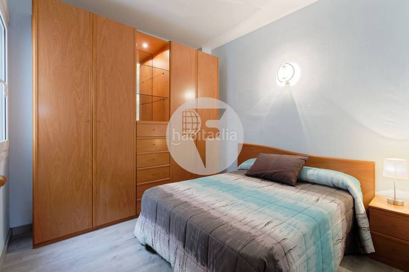 Foto f49f393f-87f4-4028-91cc-c56601e678f5. Pis amb calefacció aparcament a Sants Barcelona