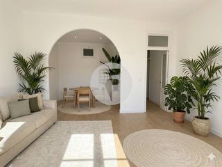 Flat in Poblenou. Luminoso piso reformado de 90 m en finca clásica en poblenou