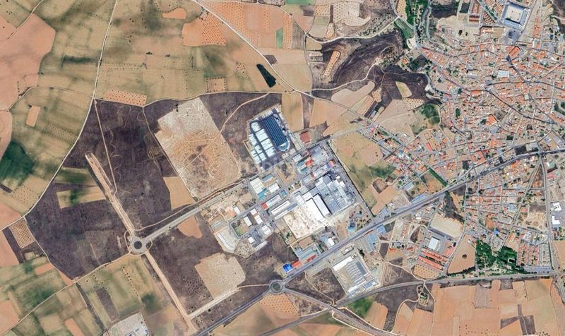 Foto c806b849-1a2c-4c4a-9f16-727ad8bbca93. Solar industrial a Noblejas