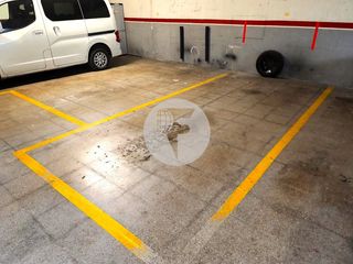 Aparcament cotxe a Ca n'Aurell