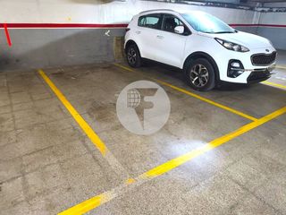 Autoparkplatz in Ca n'Aurell. Amplia s plaza s, 1 ud o hasta 4 ud, de aparcamiento para coche