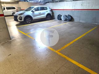 Autoparkplatz in Ca n'Aurell. Amplia s plaza s, 1 ud o hasta 4 ud, de aparcamiento para coche