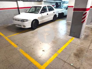 Autoparkplatz in Ca n'Aurell. Plaza s, 1 ud o hasta 4 ud, de aparcamiento zona av. àngel salle