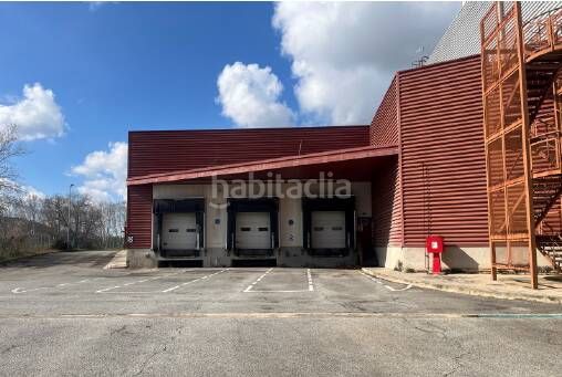 Foto acfbaf09-8145-4b36-b6ff-1510197badd4. Location bâtiment à usage industriel dans Sant Celoni