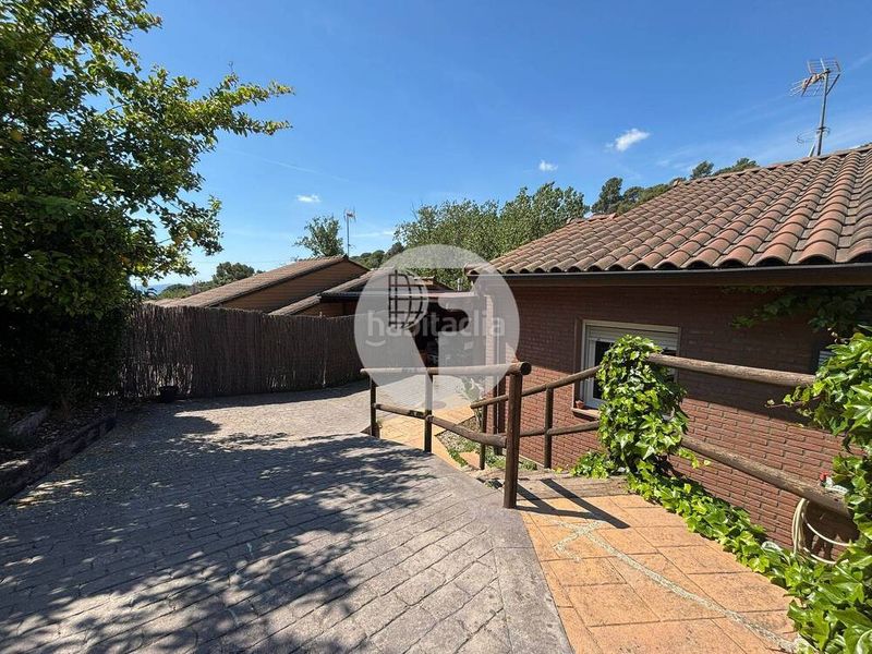 Foto 5ad99bb9-cf2e-43d6-918c-97d069a1c49d. Casa bifamiliare con riscaldamento parcheggio in Ametlla del Vallès (L´)