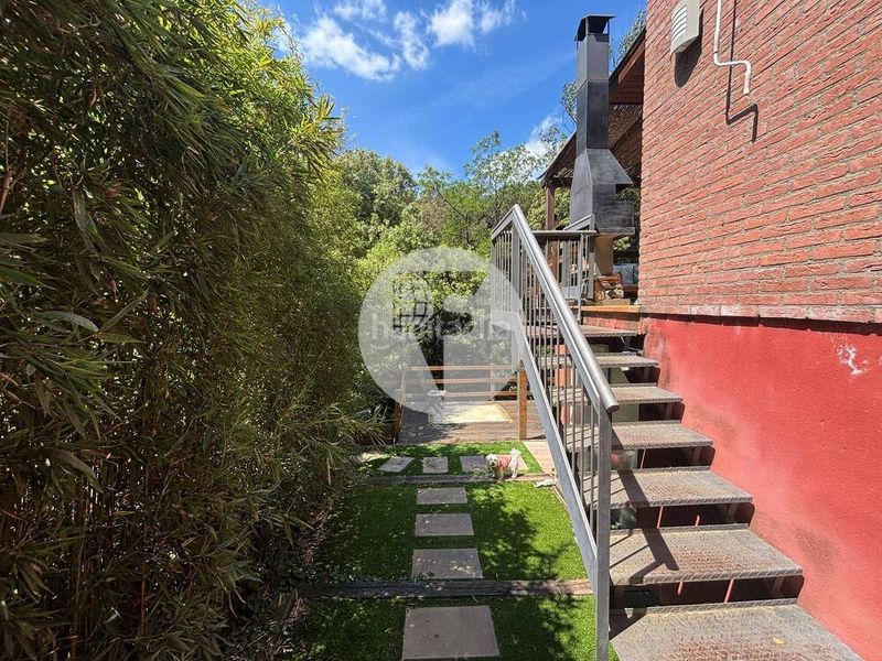 Foto 90801a93-e9dd-4108-90af-6a986e8fee5e. Casa bifamiliare con riscaldamento parcheggio in Ametlla del Vallès (L´)