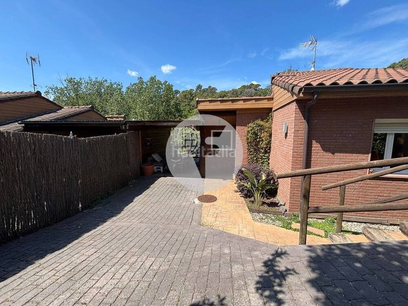 Foto f2fc2013-40e0-4daa-9c58-2c284ddd83e3. Casa bifamiliare con riscaldamento parcheggio in Ametlla del Vallès (L´)