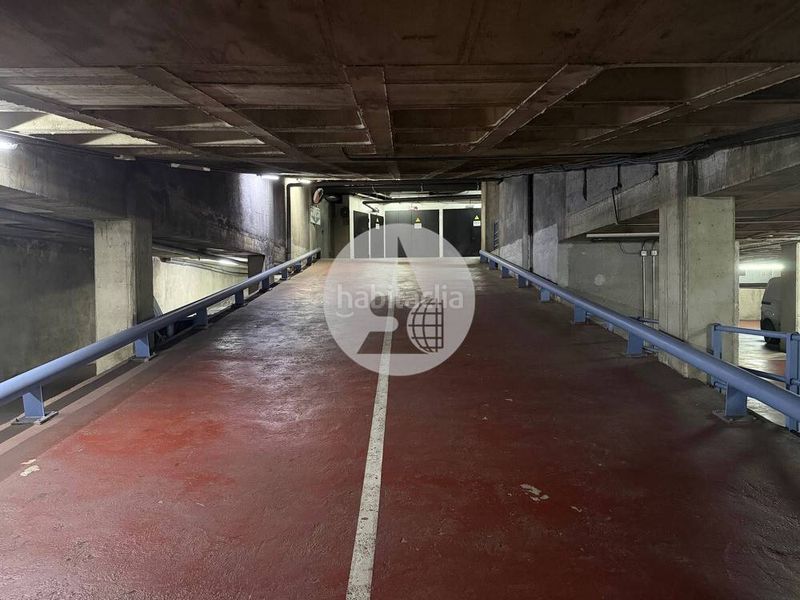 Foto 579f8aff-46f3-497b-b2cd-c6cd7d000a12. Aparcament cotxe a Sant Antoni Barcelona