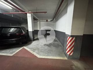 Aparcament cotxe a Vila de Gràcia
