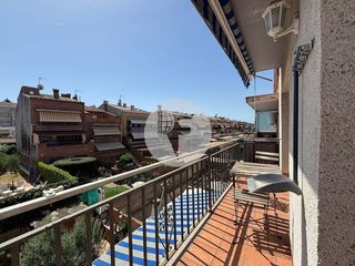 Etagenwohnung in Franqueses del Vall�s (Les). D�plex luminoso con terraza, plaza de aparcamiento y espacios ab