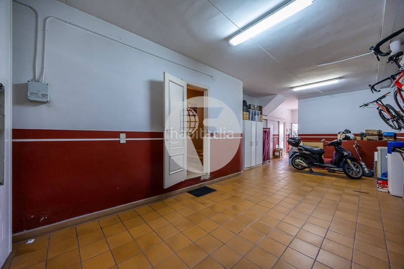 Foto 477434f9-b398-4b02-913c-986289e498f6. Casa aparellada amb calefacció aparcament a Centre Sabadell