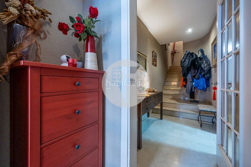 Foto a12a0cad-554a-4ae6-8da1-7a82dc035126. Casa aparellada amb calefacció aparcament a Centre Sabadell