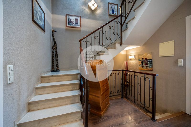 Foto e1ea7d46-497f-41dd-83d5-44b3dcf2d7ab. Casa aparellada amb calefacció aparcament a Centre Sabadell