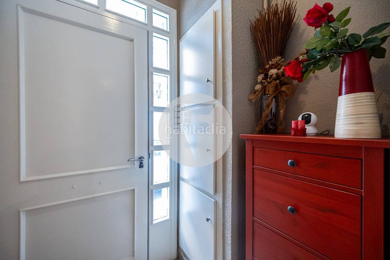Foto fb10a699-8b82-4d30-8f1e-21fd246252d6. Casa aparellada amb calefacció aparcament a Centre Sabadell