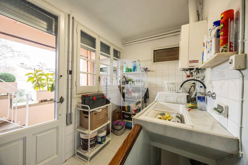 Foto d6f2d100-511f-4092-86c3-5c4a2c446781. Casa amb calefacció a Centre Sabadell