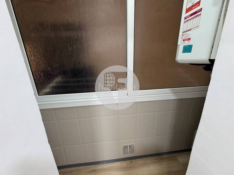 Foto f1b6a0c0-f7eb-49a4-8274-e6988bee272c. Pis amb calefacció a Sants-Badal Barcelona