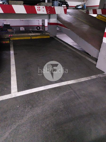 Foto ab44e90d-1d12-42d7-bae3-a841ed675f7a. Posto auto in Centre Sabadell