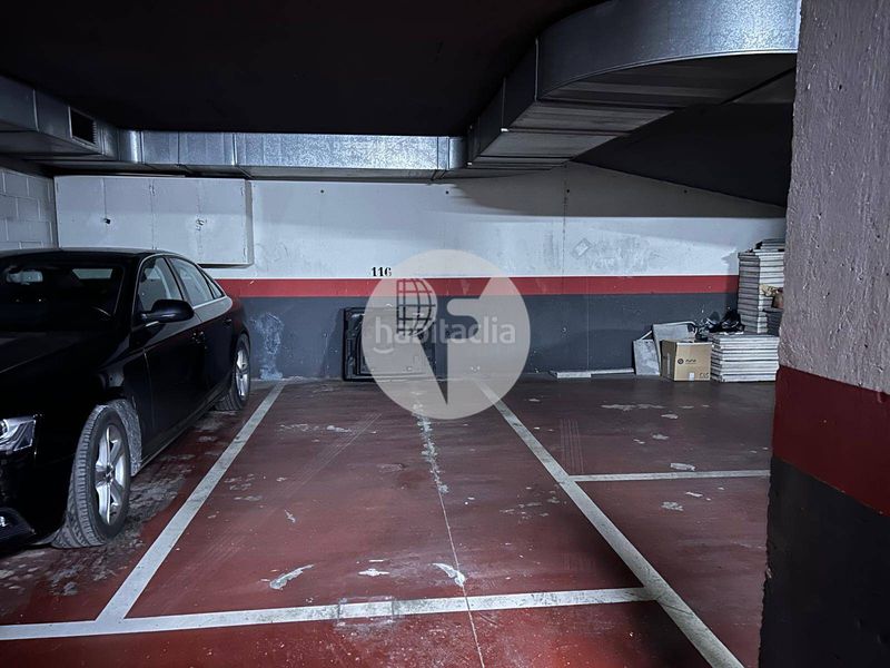 Foto 6fde9f07-b354-439c-80af-51fd770b8d84. Autoparkplatz in Eixample Sabadell