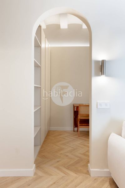 Foto b0fe0c24-4eae-46de-8355-e41b8a336ef2. Pis amb calefacció a Raval Barcelona