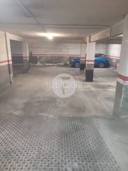 Foto f1bc84b0-bf59-4700-9b92-0d080daf0c08. Aparcament cotxe a Vila de Gràcia Barcelona