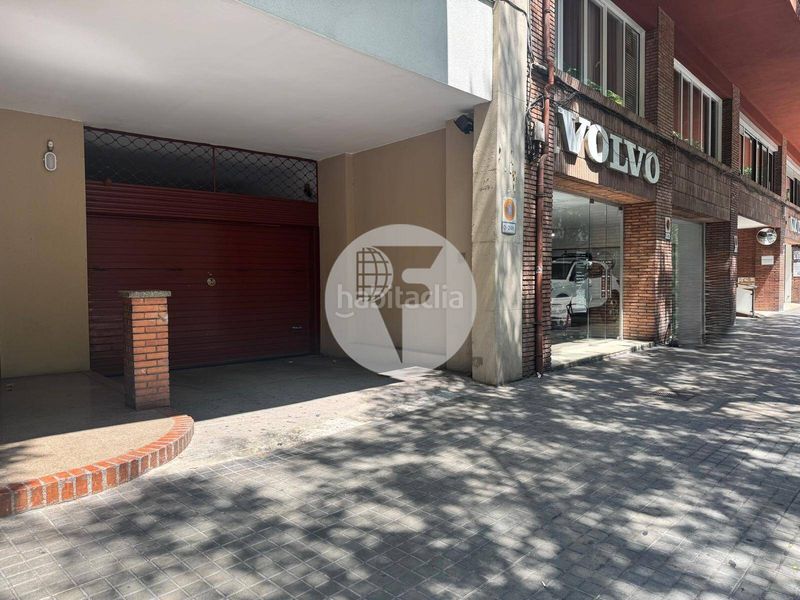 Foto c8c0f452-9c89-4741-91fb-628e974cad57. Aparcament cotxe a Barri de les Corts Barcelona