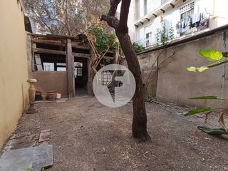 Local Comercial en L´Antiga Esquerra de l´Eixample. Local comercial de 83 m construidos para reformar, con un excepc