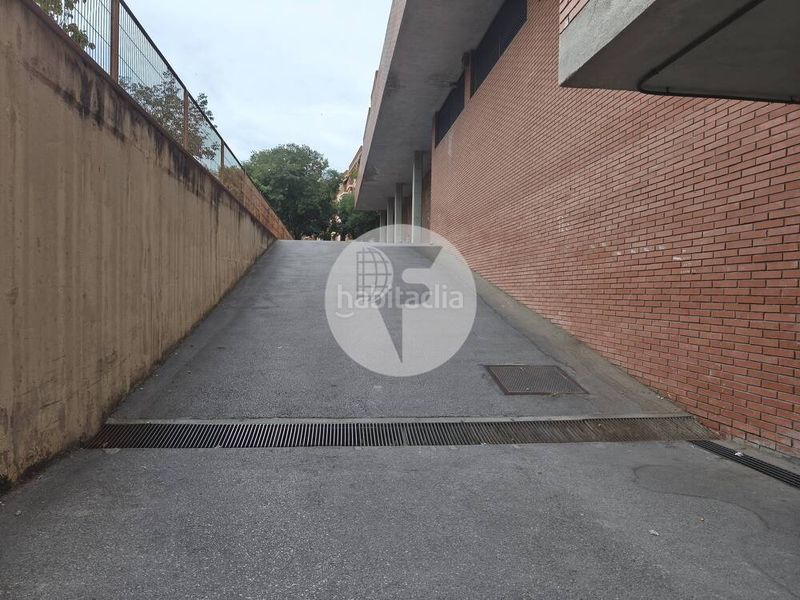 Foto ed623ea1-02b4-4b74-8b16-8bf4f0dfee03. Aparcament cotxe a Riera Seca Mollet del Vallès