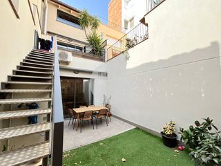 Doppelhaus in Ca n'Aurell. Chalet pareado en ca naurell, terrassa