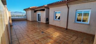 Rent Penthouse  Calle alonso de ojeda. Se alquila magnífico atico para vivienda habitual