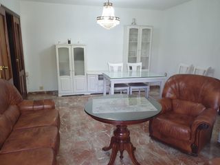 Rent Flat  Carretera de málaga 69. Se alquila piso para curso académico 2026-2027